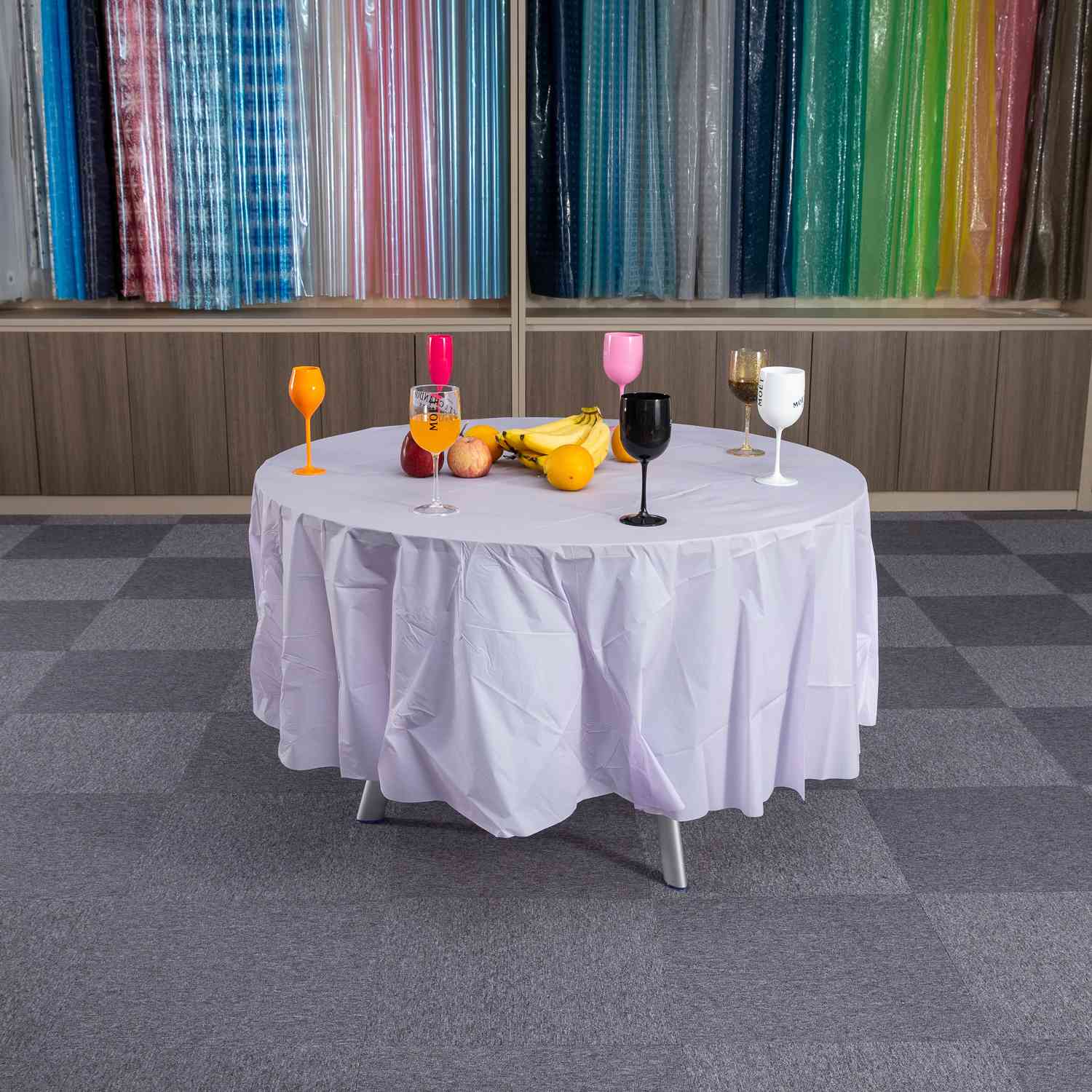 Toalha de mesa descartável de plástico redonda Peva de 84 polegadas para aniversário
