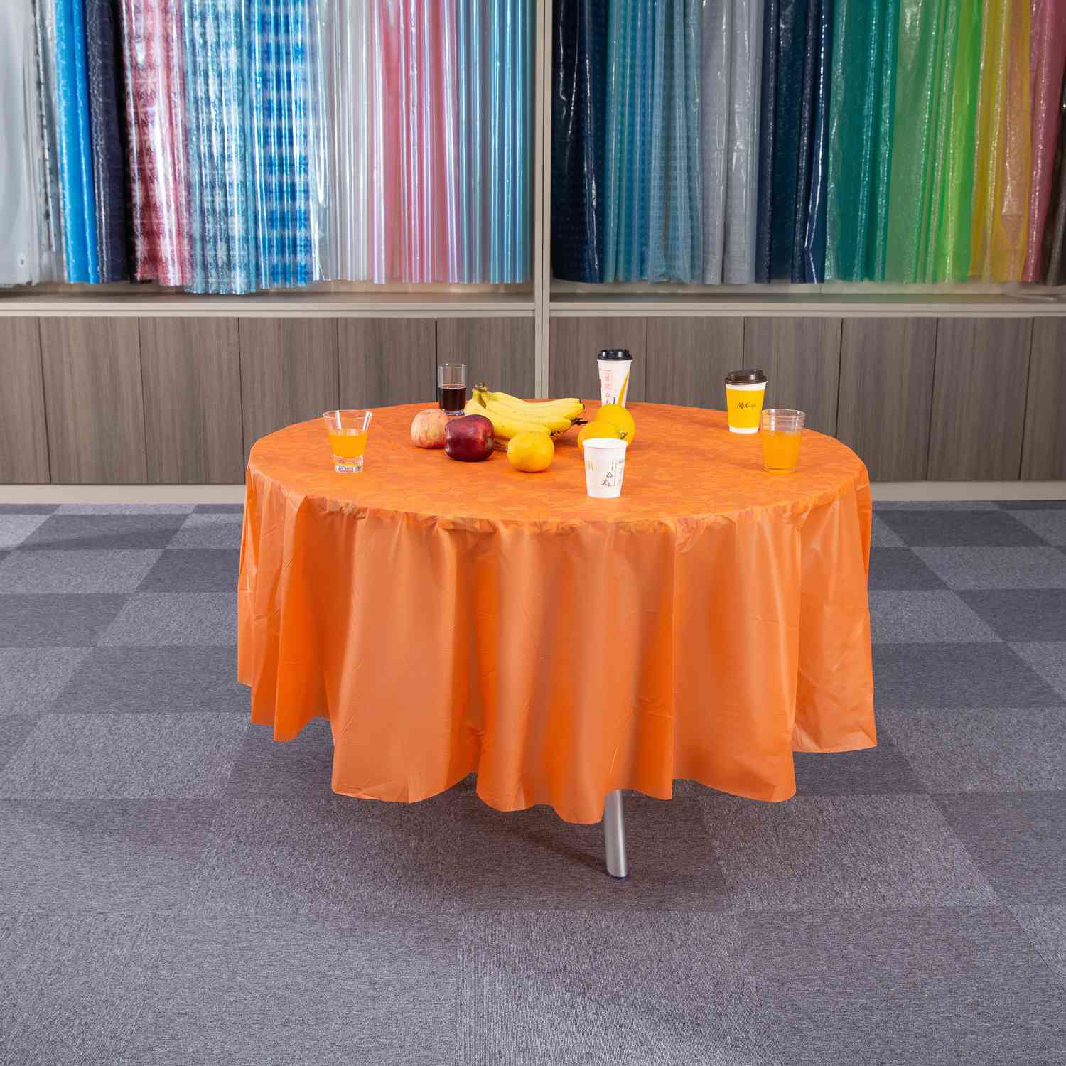 Material degradável para cobertura descartável de mesa de jantar